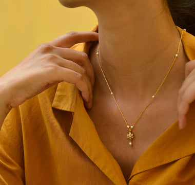 How to match diamond necklaces with clothes with different necklines